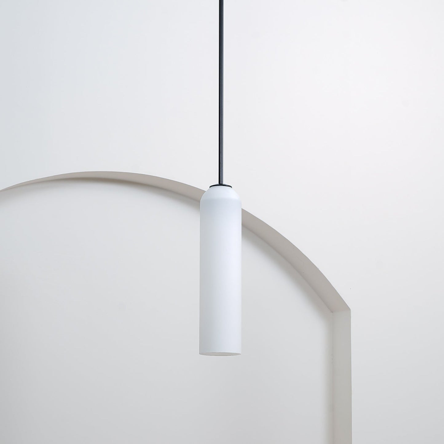 Glazen Hanglamp met Lange Buis – Mondgeblazen Glas Zwart of Goud Finish 10cm Diameter
