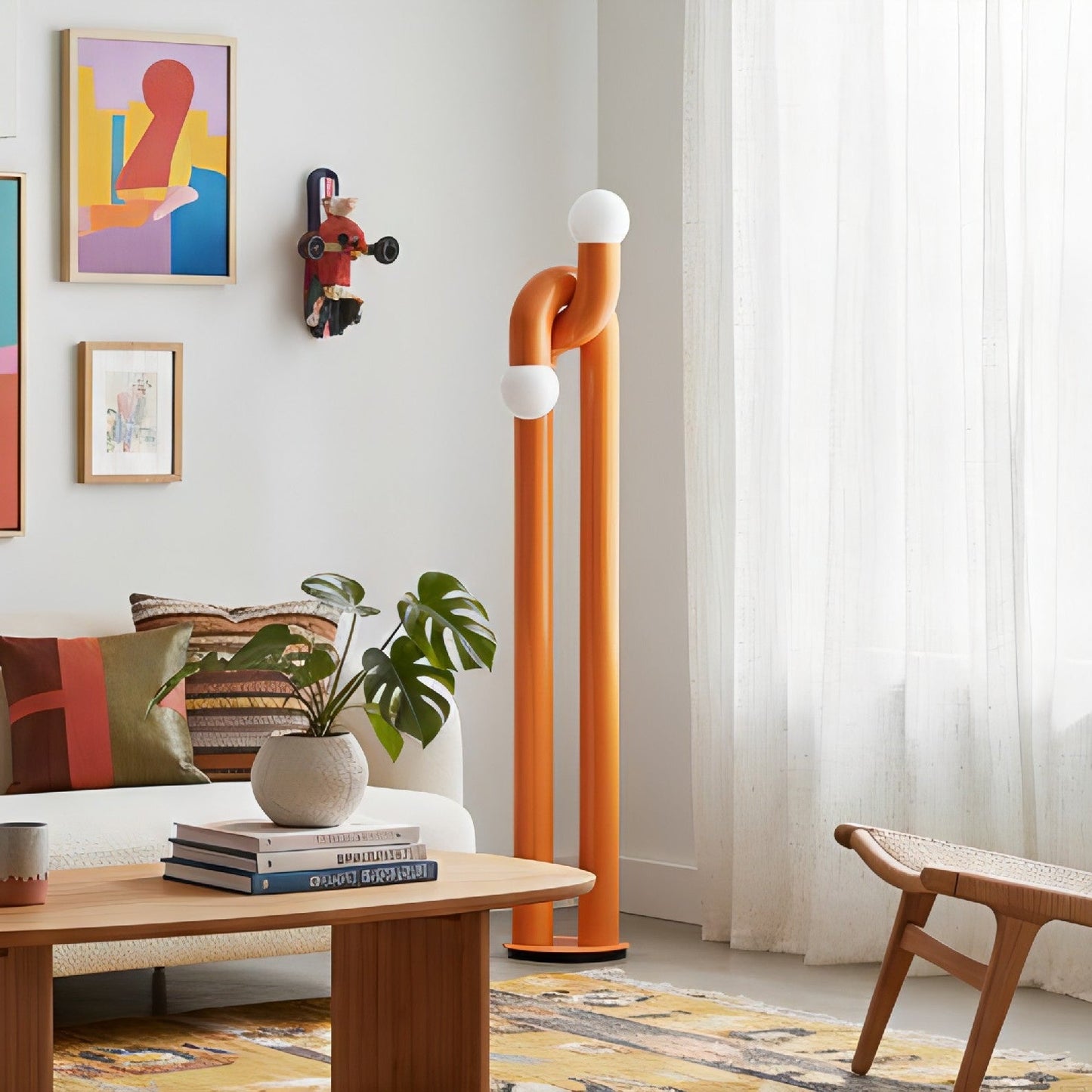 Moderne Staande Boogvorm Lamp met Twee Glazen Bollen – Decoratieve Dubbele Verlichting voor Woonkamer