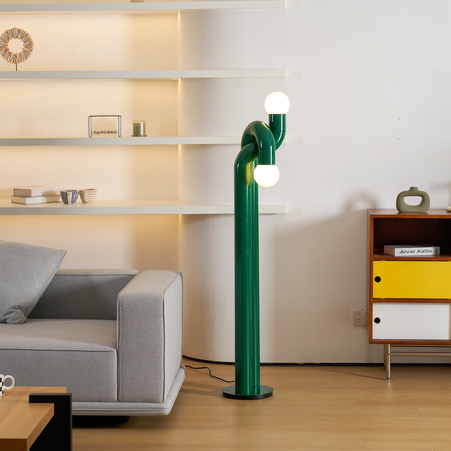 Moderne Staande Boogvorm Lamp met Twee Glazen Bollen – Decoratieve Dubbele Verlichting voor Woonkamer