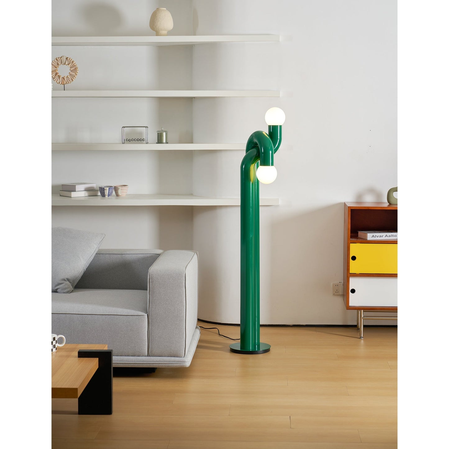 Moderne Staande Boogvorm Lamp met Twee Glazen Bollen – Decoratieve Dubbele Verlichting voor Woonkamer