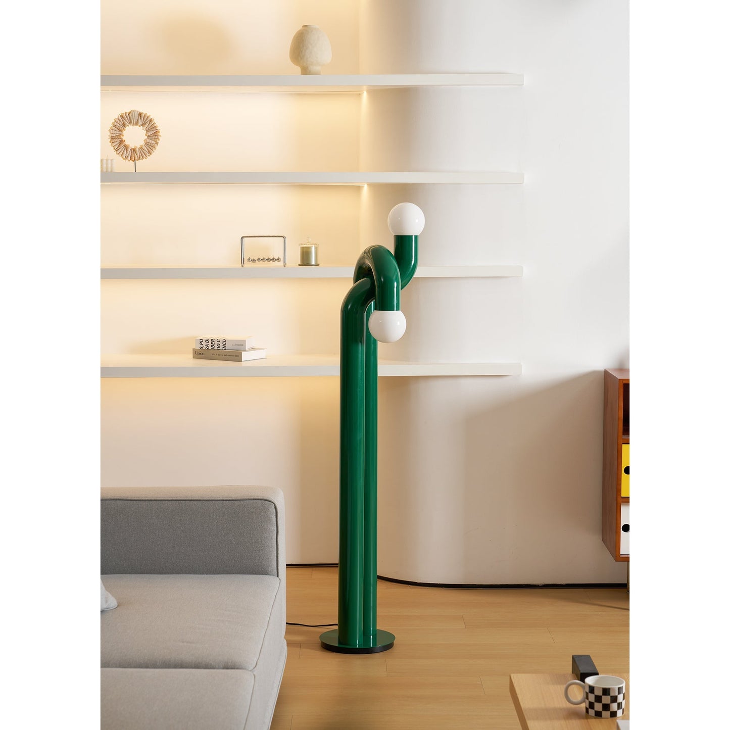 Moderne Staande Boogvorm Lamp met Twee Glazen Bollen – Decoratieve Dubbele Verlichting voor Woonkamer