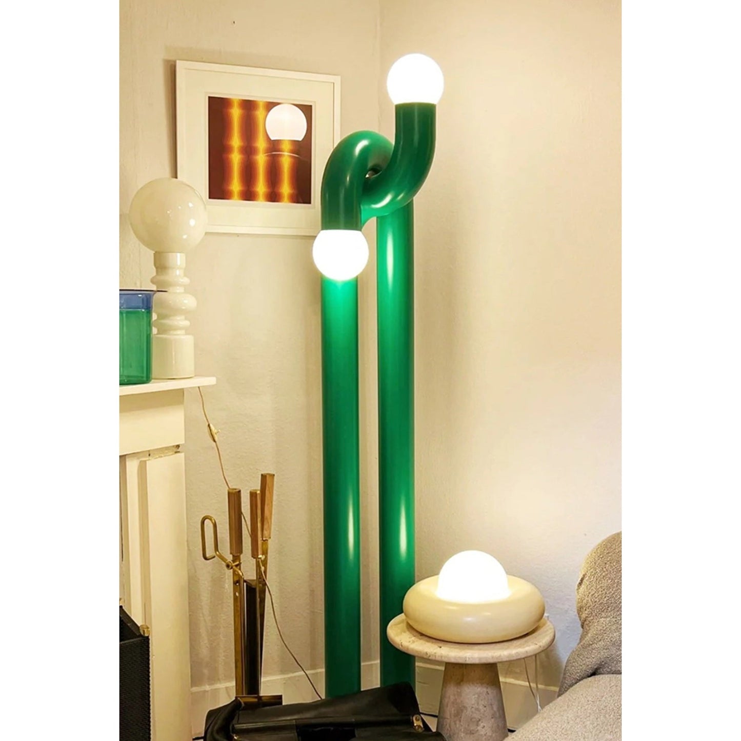 Moderne Staande Boogvorm Lamp met Twee Glazen Bollen – Decoratieve Dubbele Verlichting voor Woonkamer