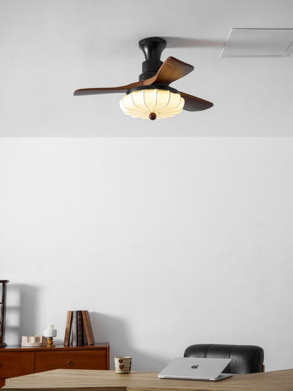 Plafondventilator met Verlichting – DC-Motor – Lotus-Dessin Katoenen Kap – Walnoothouten Bladen – Regelbaar & Omkeerbaar