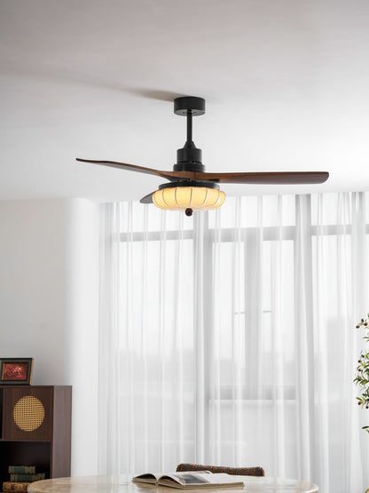 Plafondventilator met Verlichting – DC-Motor – Lotus-Dessin Katoenen Kap – Walnoothouten Bladen – Regelbaar & Omkeerbaar