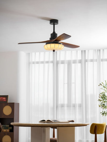Plafondventilator met Verlichting – DC-Motor – Lotus-Dessin Katoenen Kap – Walnoothouten Bladen – Regelbaar & Omkeerbaar