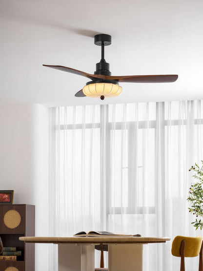 Plafondventilator met Verlichting – DC-Motor – Lotus-Dessin Katoenen Kap – Walnoothouten Bladen – Regelbaar & Omkeerbaar