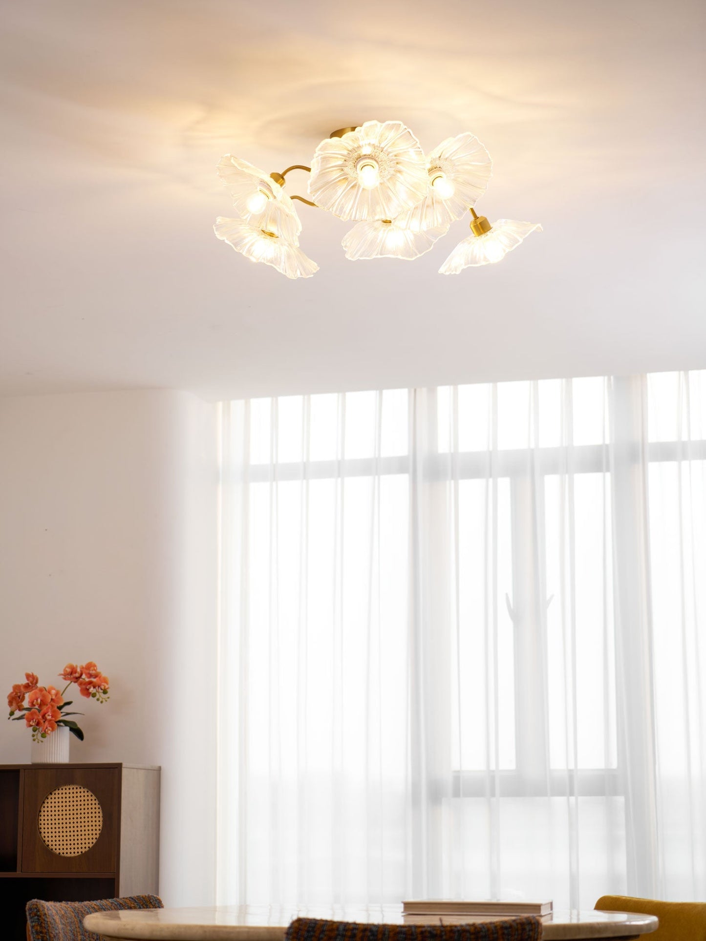 Glazen Plafondlamp met Bladmotief – 3, 5 of 6 Lichtpunten – Gouden Armatuur met Helder of Roze Matglas