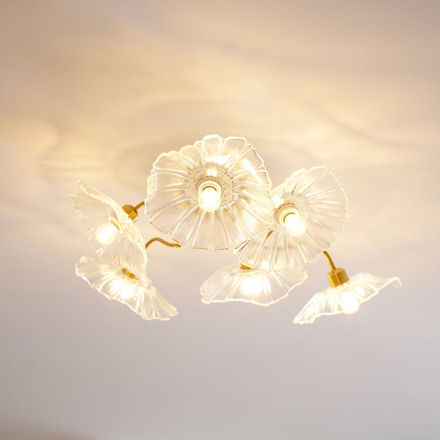 Glazen Plafondlamp met Bladmotief – 3, 5 of 6 Lichtpunten – Gouden Armatuur met Helder of Roze Matglas