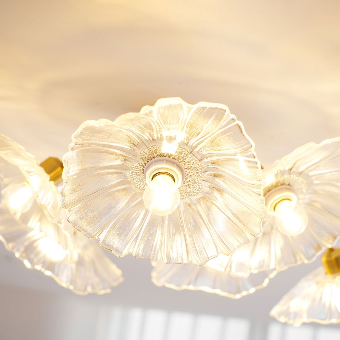 Glazen Plafondlamp met Bladmotief – 3, 5 of 6 Lichtpunten – Gouden Armatuur met Helder of Roze Matglas