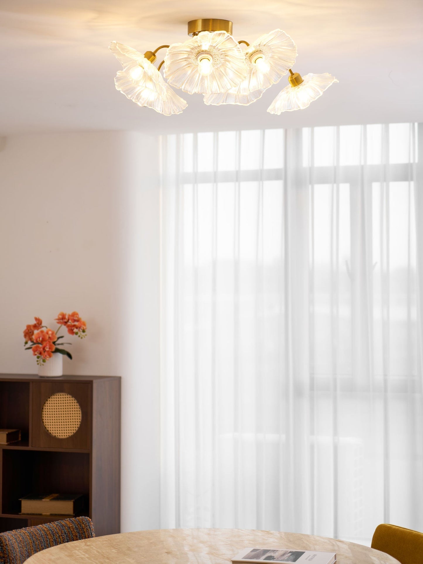 Glazen Plafondlamp met Bladmotief – 3, 5 of 6 Lichtpunten – Gouden Armatuur met Helder of Roze Matglas