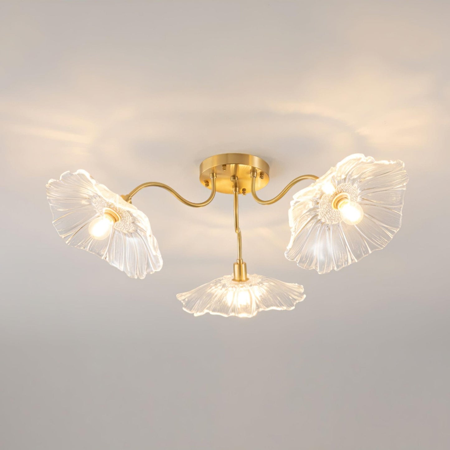 Glazen Plafondlamp met Bladmotief – 3, 5 of 6 Lichtpunten – Gouden Armatuur met Helder of Roze Matglas