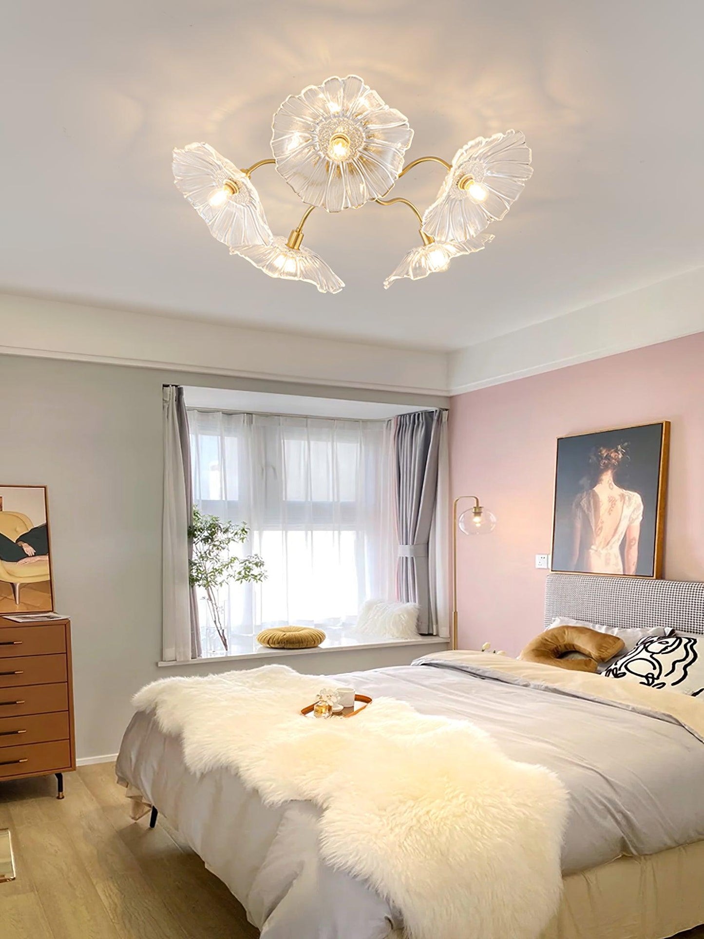 Glazen Plafondlamp met Bladmotief – 3, 5 of 6 Lichtpunten – Gouden Armatuur met Helder of Roze Matglas