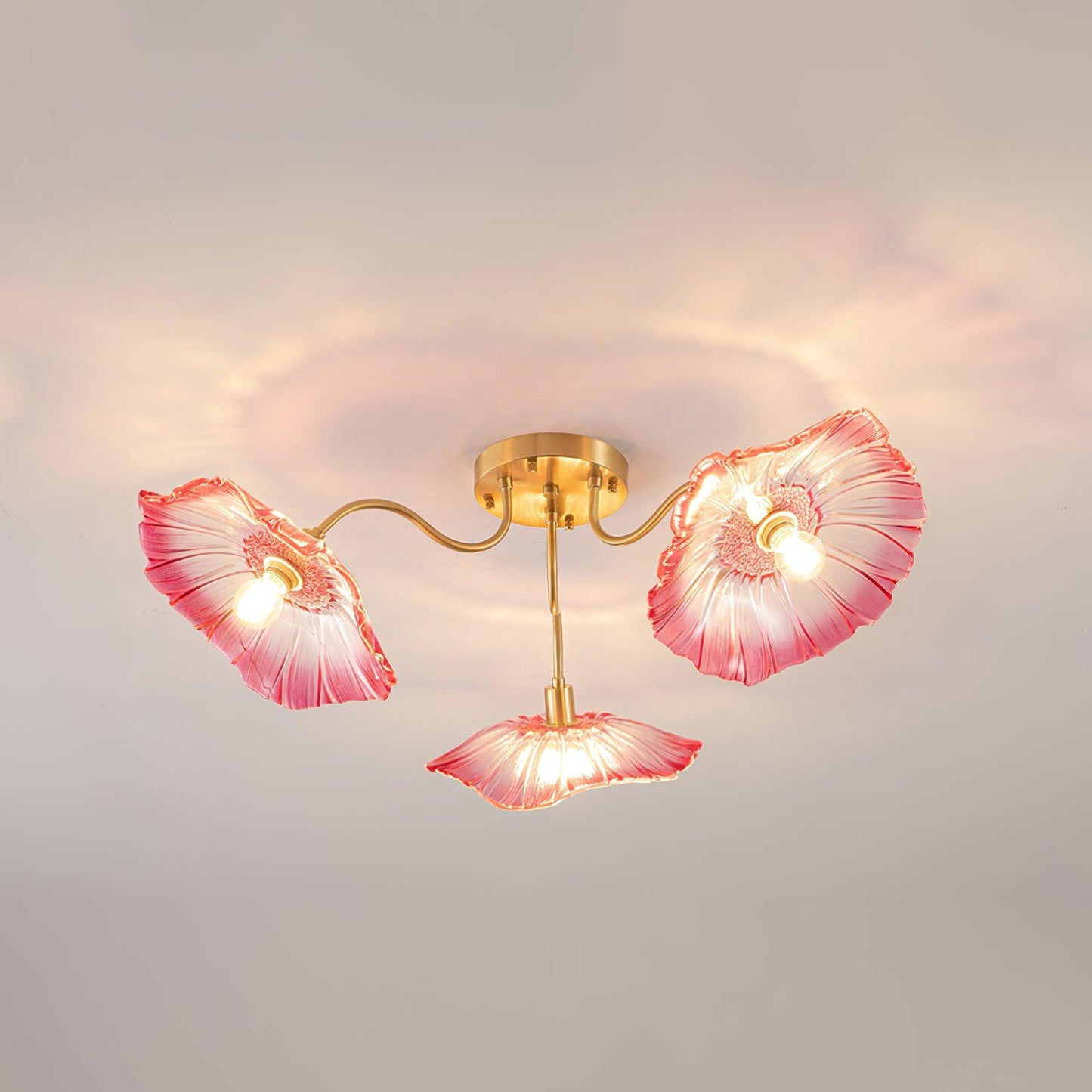 Glazen Plafondlamp met Bladmotief – 3, 5 of 6 Lichtpunten – Gouden Armatuur met Helder of Roze Matglas