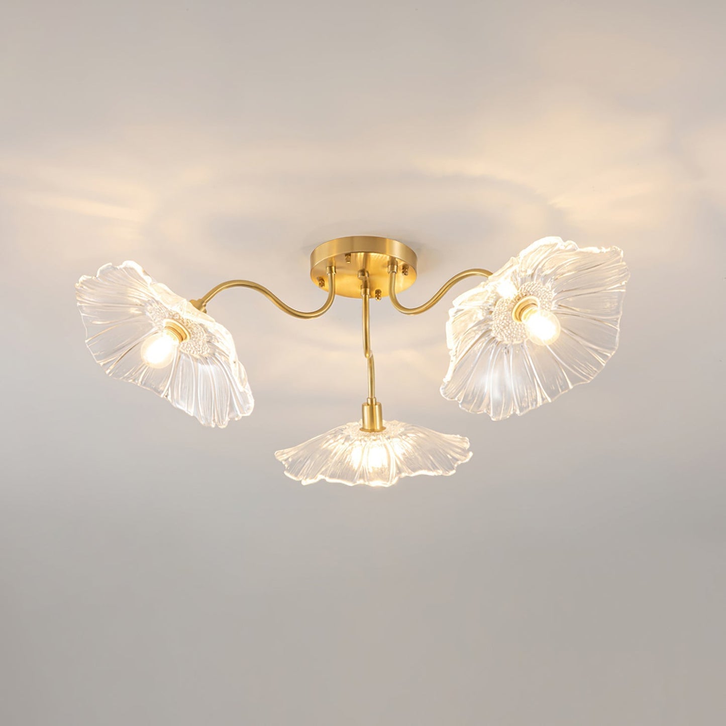 Glazen Plafondlamp met Bladmotief – 3, 5 of 6 Lichtpunten – Gouden Armatuur met Helder of Roze Matglas