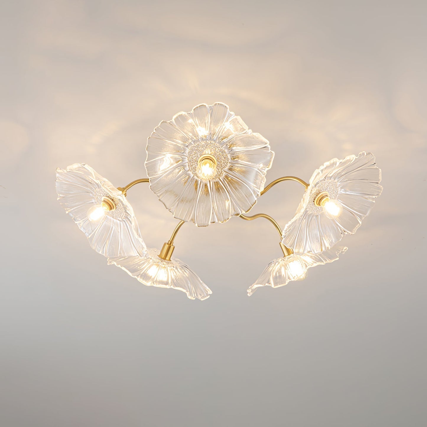 Glazen Plafondlamp met Bladmotief – 3, 5 of 6 Lichtpunten – Gouden Armatuur met Helder of Roze Matglas