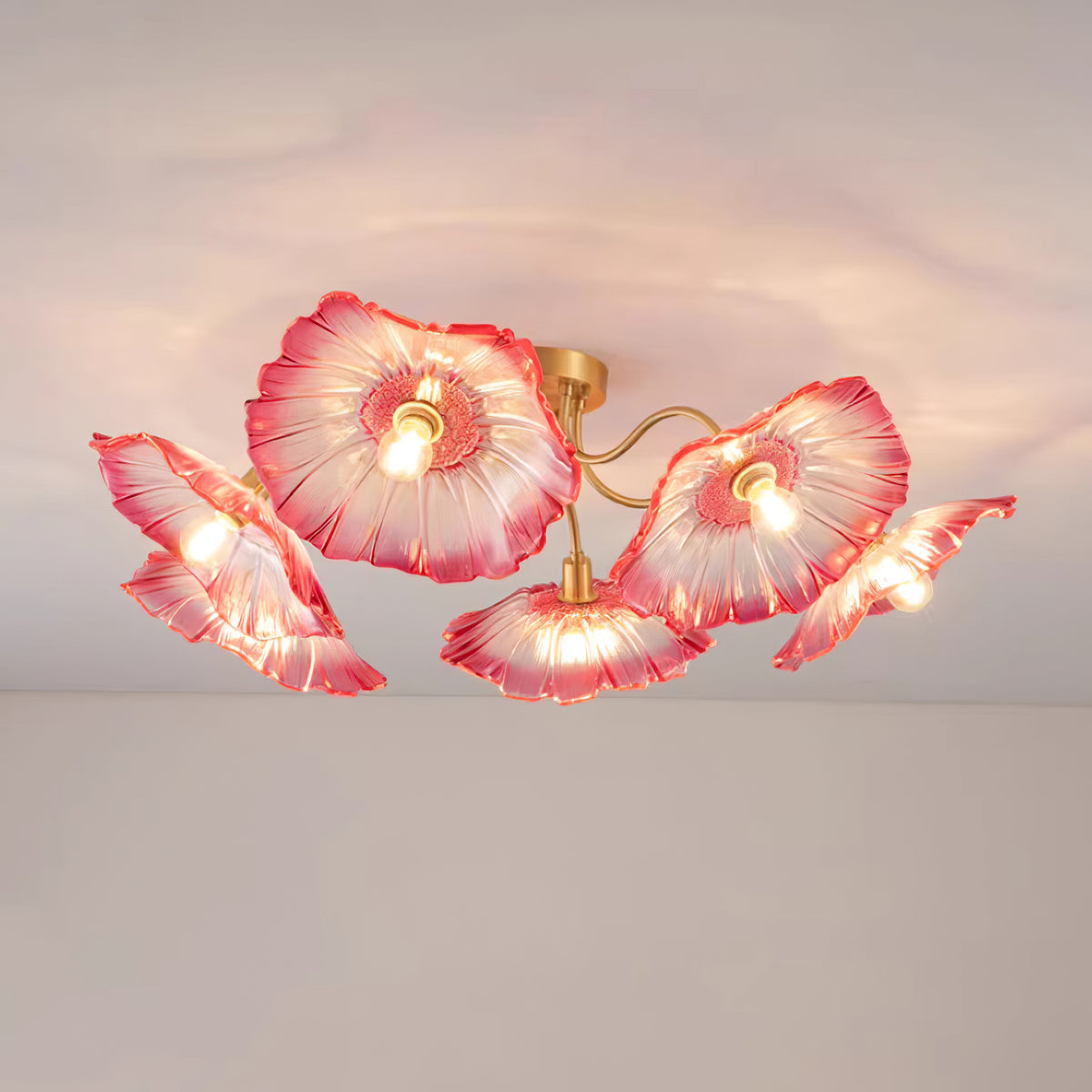 Glazen Plafondlamp met Bladmotief – 3, 5 of 6 Lichtpunten – Gouden Armatuur met Helder of Roze Matglas