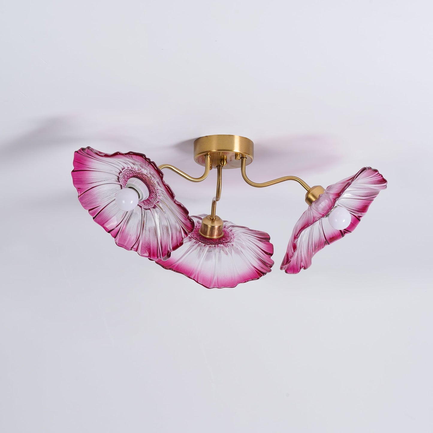 Glazen Plafondlamp met Bladmotief – 3, 5 of 6 Lichtpunten – Gouden Armatuur met Helder of Roze Matglas