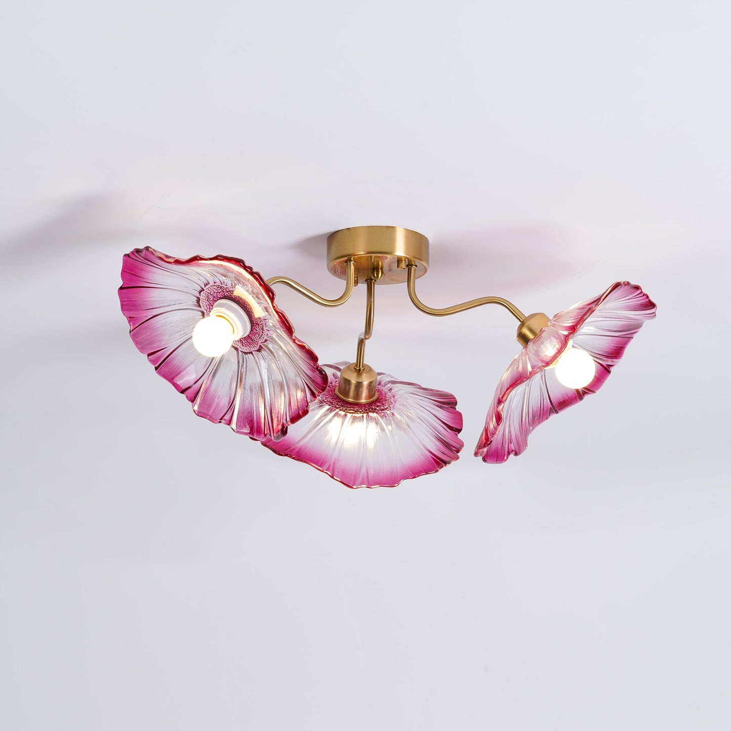 Glazen Plafondlamp met Bladmotief – 3, 5 of 6 Lichtpunten – Gouden Armatuur met Helder of Roze Matglas