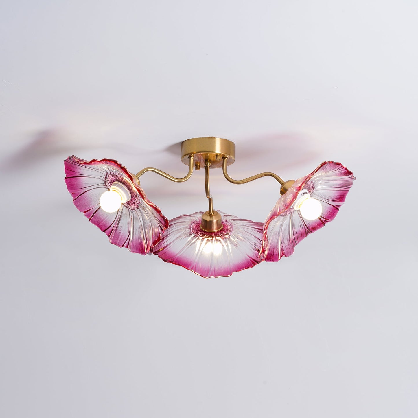 Glazen Plafondlamp met Bladmotief – 3, 5 of 6 Lichtpunten – Gouden Armatuur met Helder of Roze Matglas