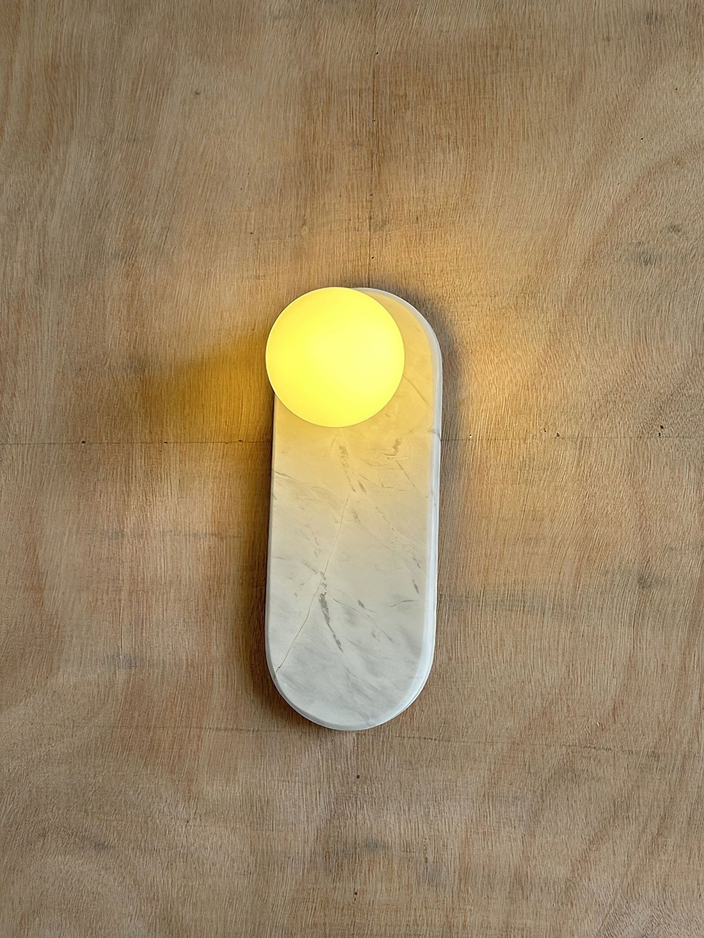 Luxe Wandlamp van Jade of Marmer met Glazen Kap – Mid Century Design Verlichting voor Slaapkamer en Hal