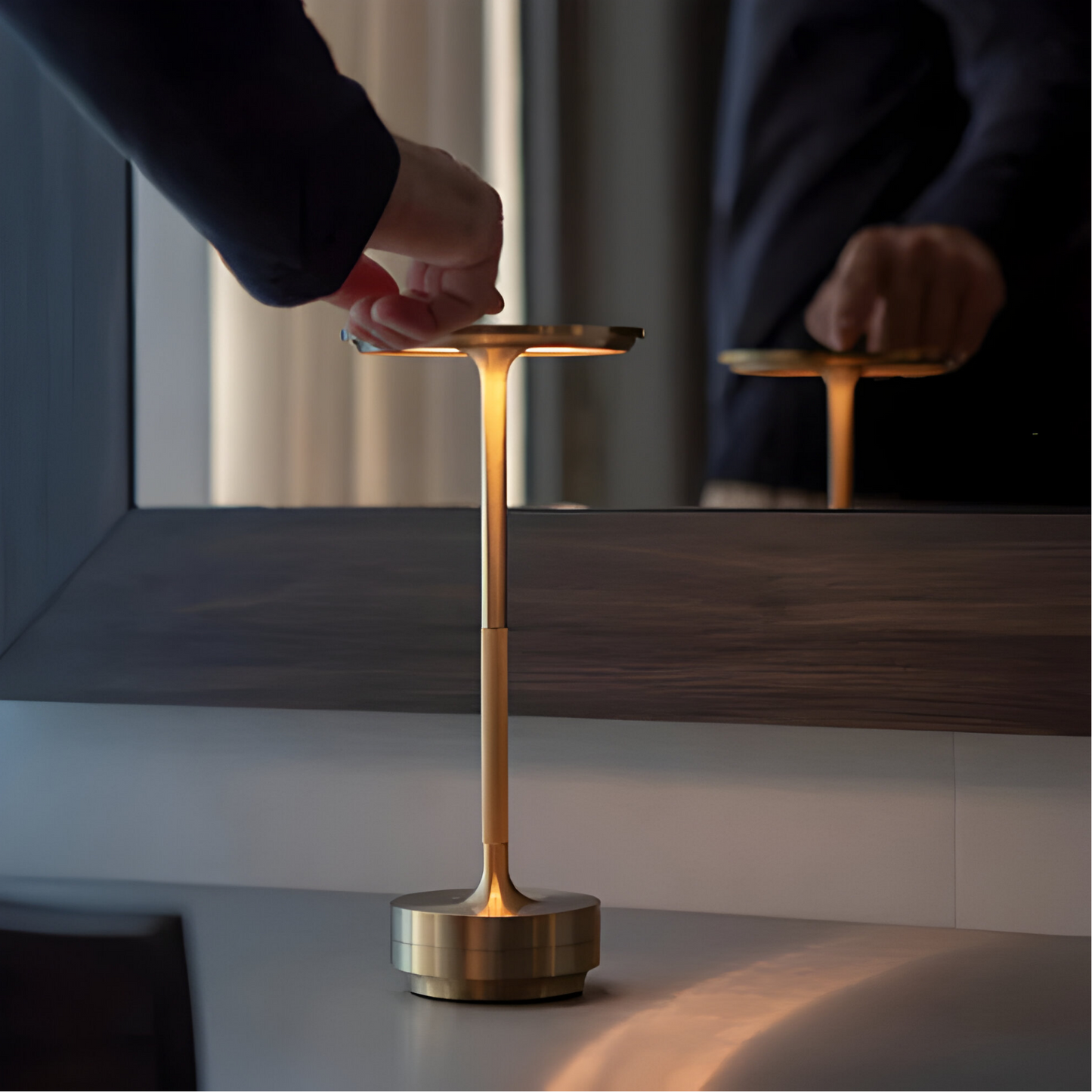 Tafellamp Draadloos LED Dimbaar Metaal Goud Zwart Zilver Oplaadbaar Touchlamp Nachtlamp Bureau Lamp Modern Design