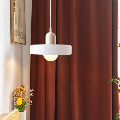 Stijlvolle Luminezza Living Hanglamp met kleurrijk design, uitgerust met een witte glazen kap en beige accent, perfect voor een sfeervolle inrichting.