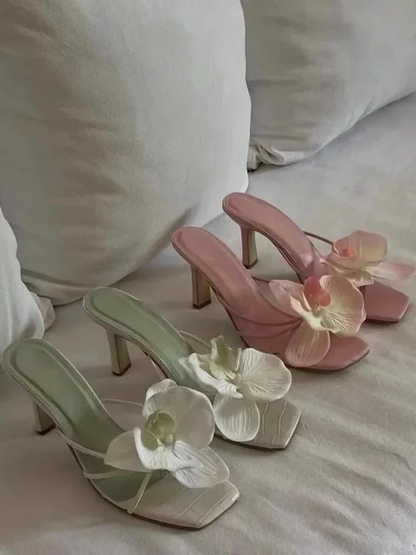 Elegante Hakken met Bloemdetails en Comfortabele Zool