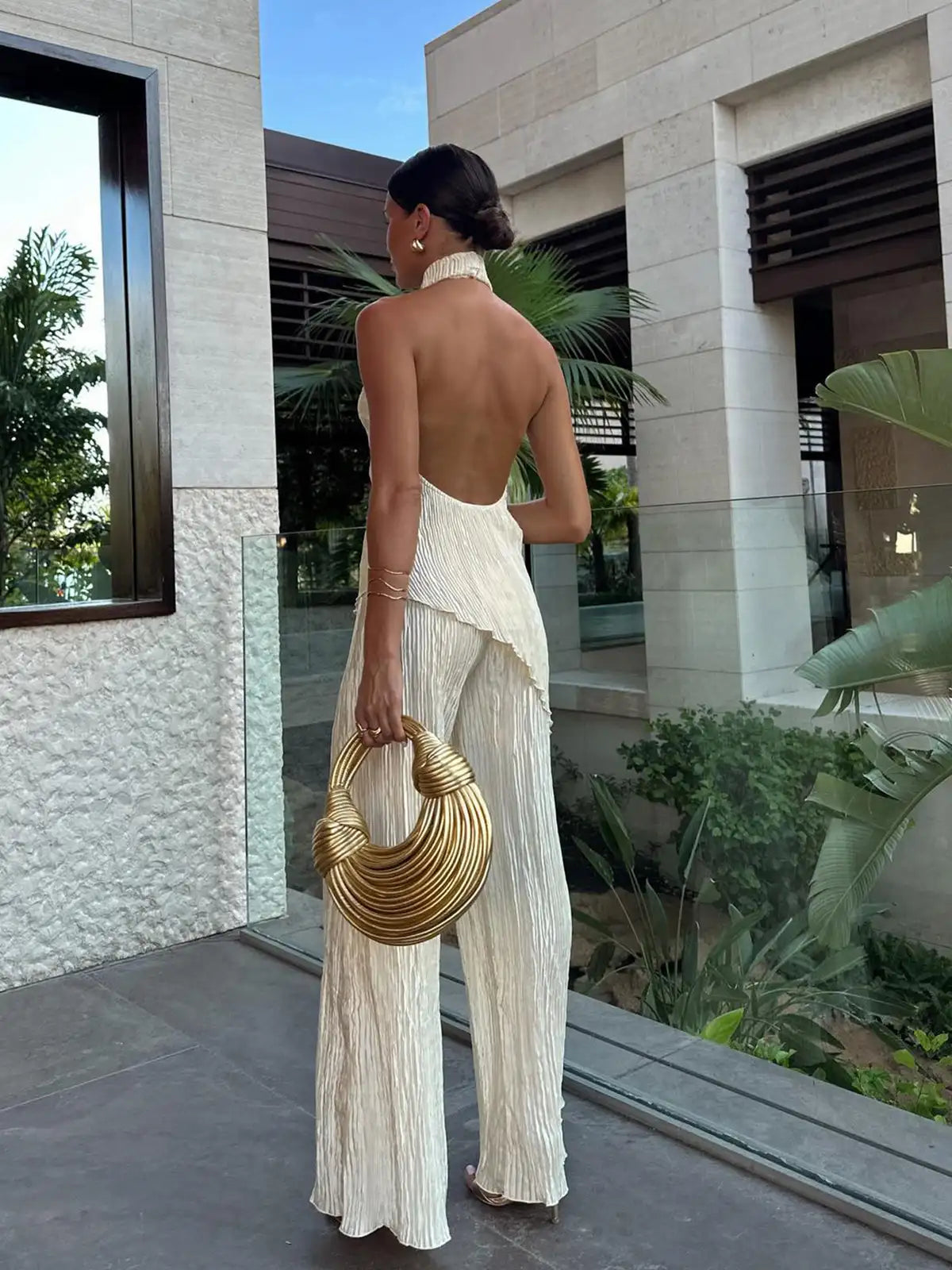 Elegante Jurk met Diepe Halslijn en Wijdere Mouw