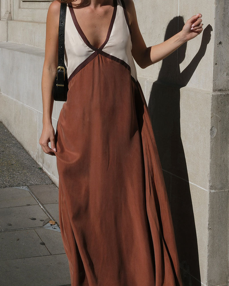 Luna | Vestito Lungo Elegante con Collo a V e Colori Audaci-4