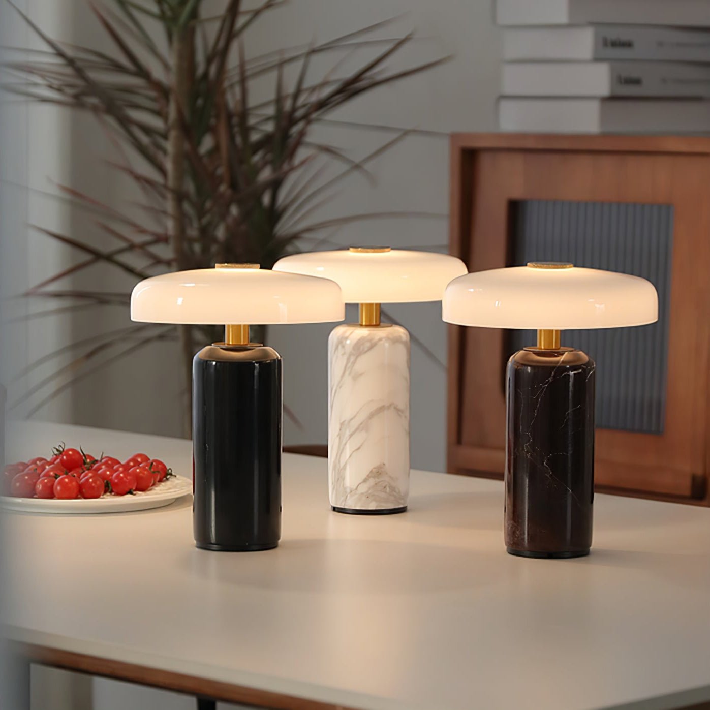 Marmeren Tafellamp met Oplaadbare Batterij – Opaline Glazen Bol & Espresso Marmeren Voet – Touch Dimbaar