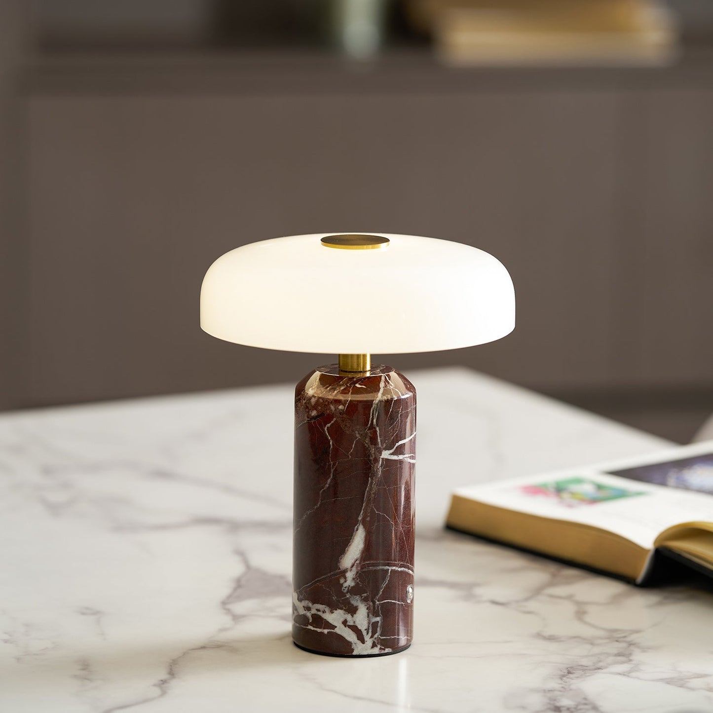 Marmeren Tafellamp met Oplaadbare Batterij – Opaline Glazen Bol & Espresso Marmeren Voet – Touch Dimbaar