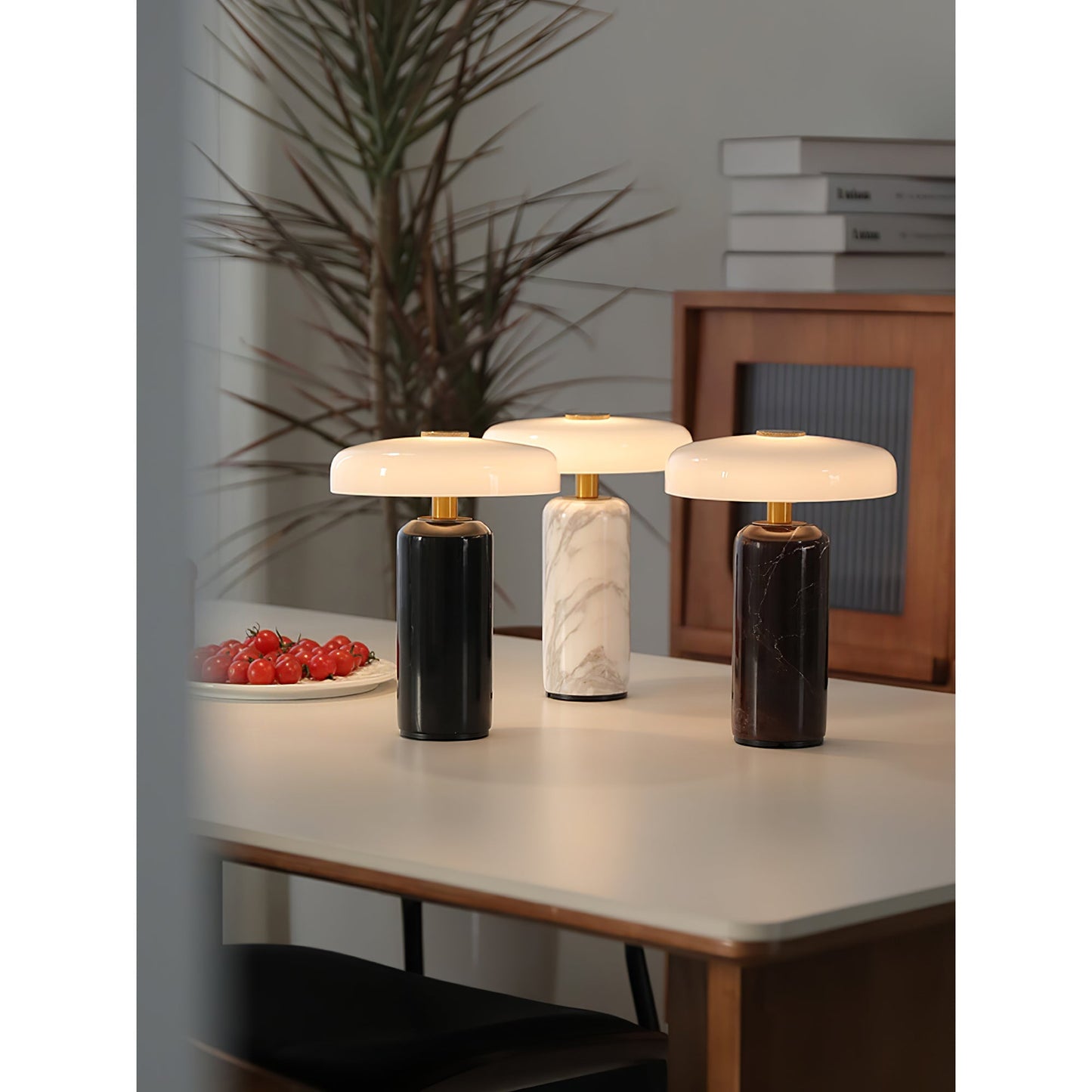 Marmeren Tafellamp met Oplaadbare Batterij – Opaline Glazen Bol & Espresso Marmeren Voet – Touch Dimbaar