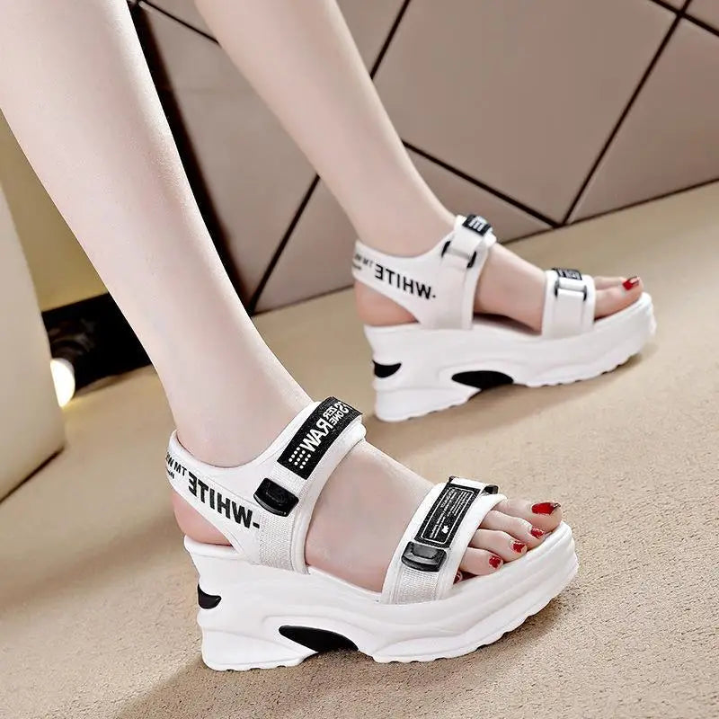 Vrouwen Zomersandalen met Sleehak Luxe Leer