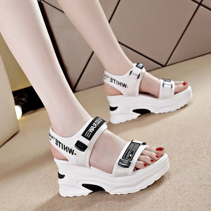 Vrouwen Zomersandalen met Sleehak Luxe Leer