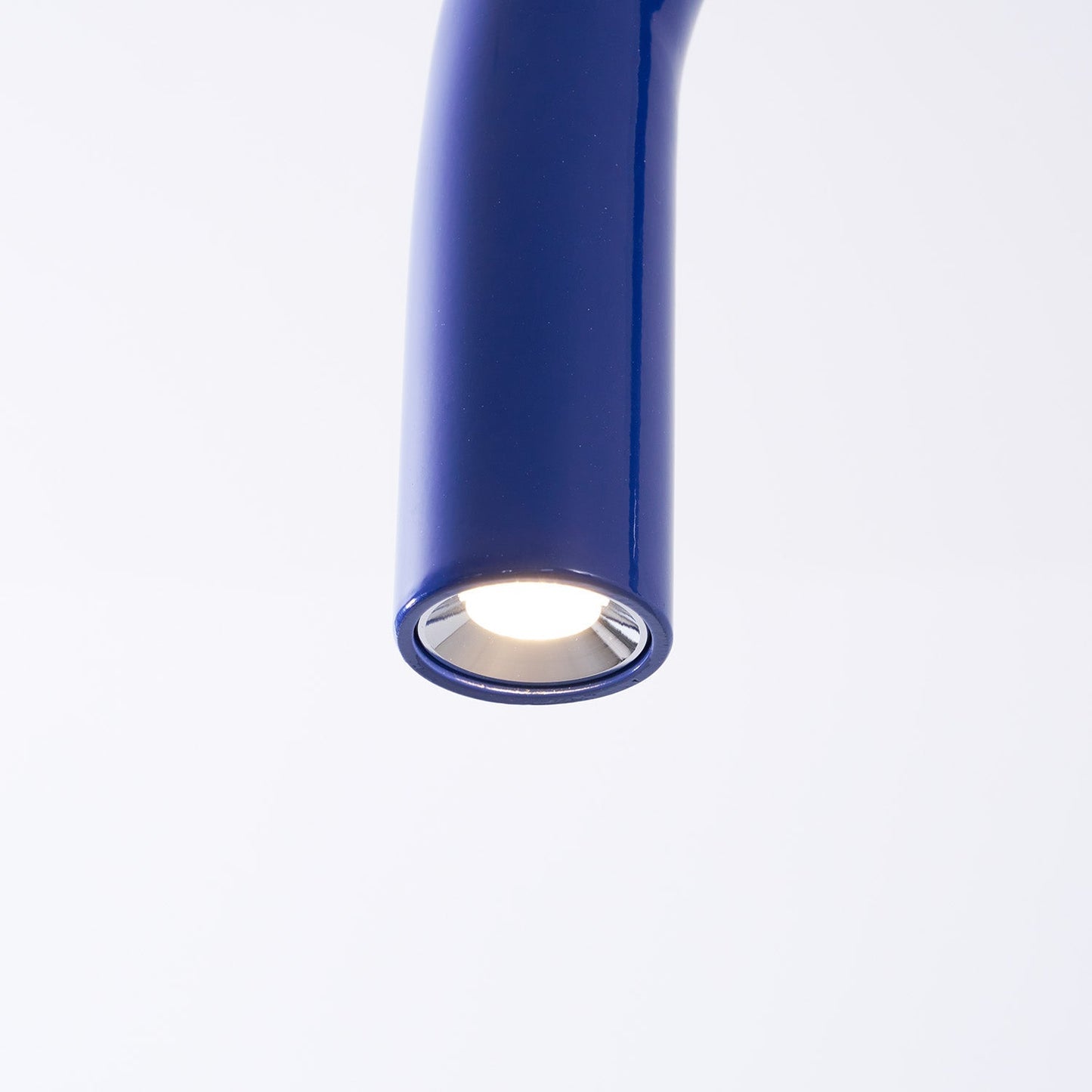 Moderne Kroonluchter met Cirkelvormige M-Bogen – 4, 7 of 9 Lichtpunten in Wit, Zwart of Blauw
