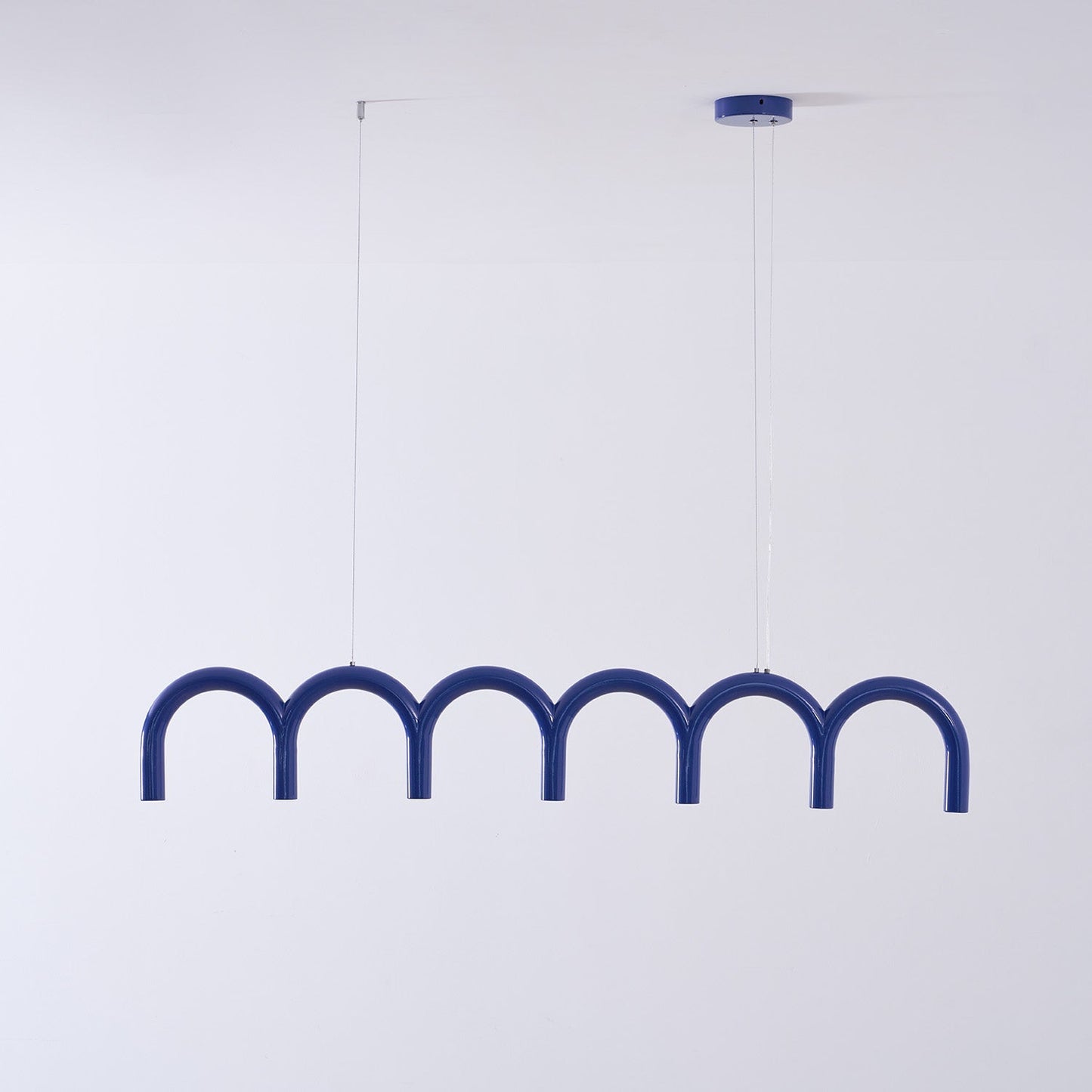 Moderne Kroonluchter met Cirkelvormige M-Bogen – 4, 7 of 9 Lichtpunten in Wit, Zwart of Blauw