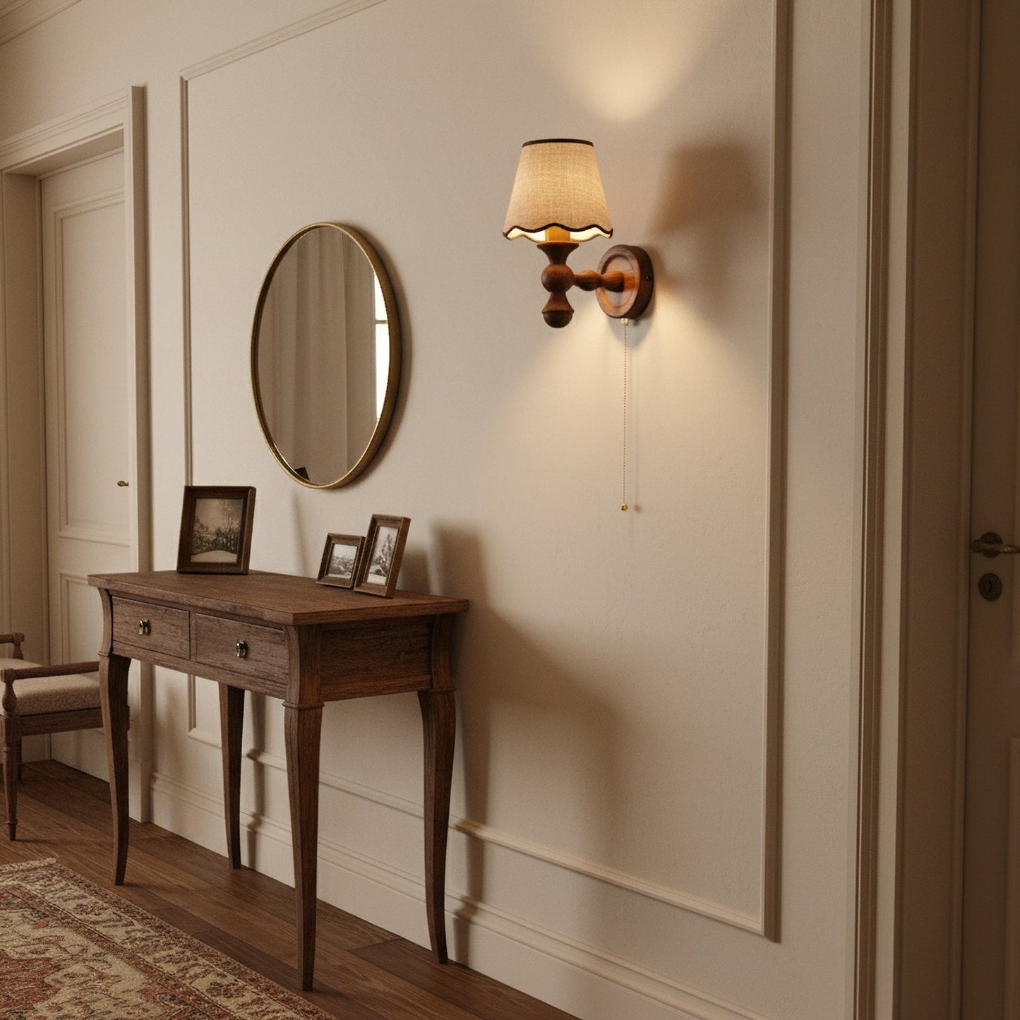 Wandlamp met golvende stoffen kap – Walnoot en beige vintage wandverlichting voor slaapkamer en gang