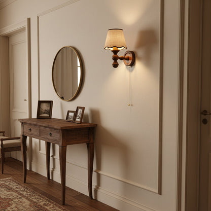 Wandlamp met golvende stoffen kap – Walnoot en beige vintage wandverlichting voor slaapkamer en gang