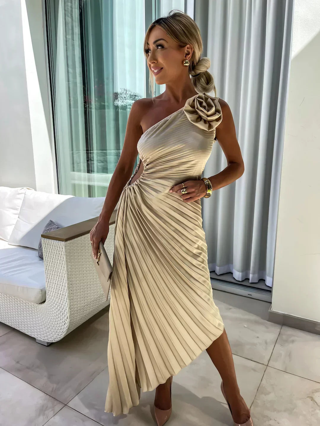 Mandy | Elegante Geplooide Maxijurk met Asymmetrische Halslijn 9