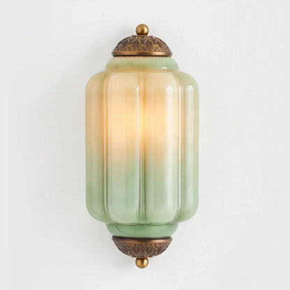Vintage Wandlamp met Melkglazen Kap en Antieke Afwerking voor Sfeervolle Verlichting