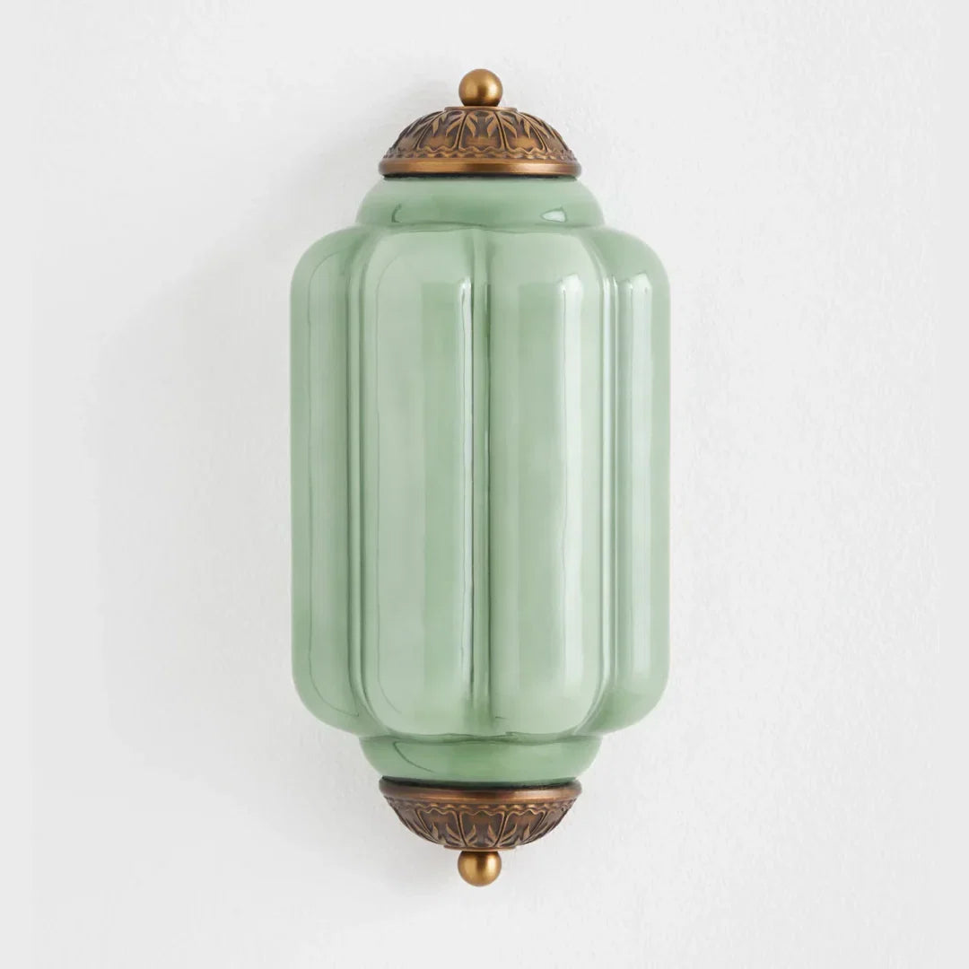 Vintage Wandlamp met Melkglazen Kap en Antieke Afwerking voor Sfeervolle Verlichting