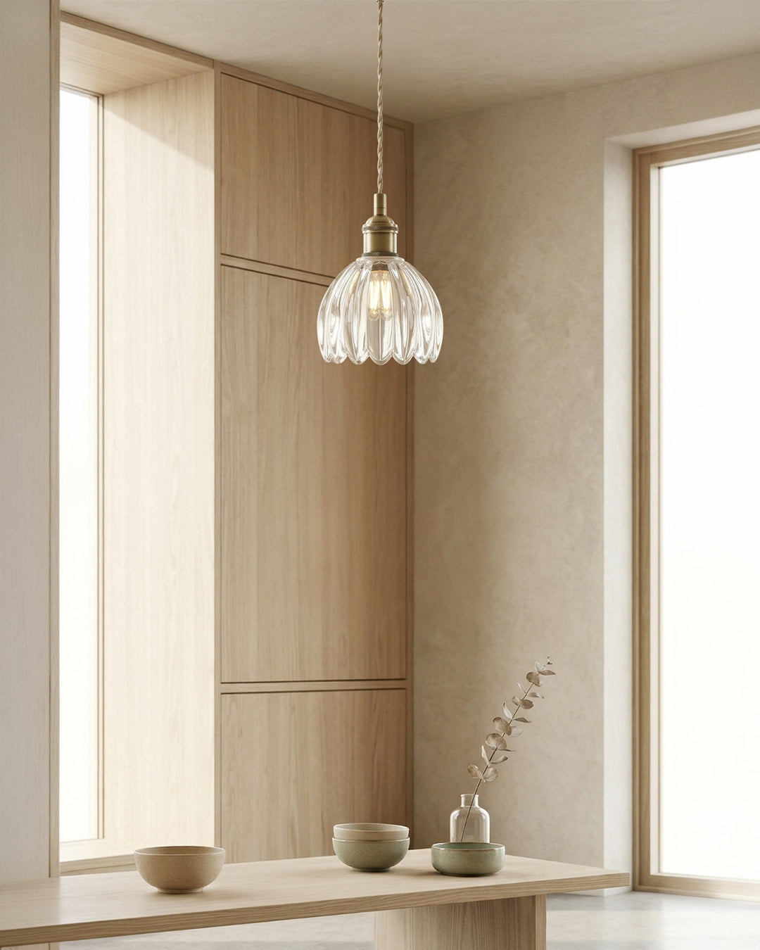 MAREN Hanglamp – Japanse Bloemvormige Glazen Lamp met Zacht Diffuus Licht – Verkrijgbaar in Groen, Transparant, Amber en Rookgrijs – Ø12cm x H18cm