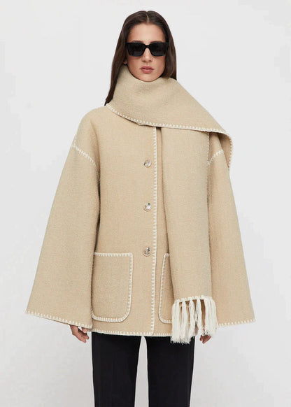 Elegante damesjas met sjaal
