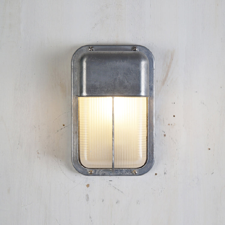 Nautische Buiten Wandlamp Bulkhead Met Opaal Glas En Aluminium Behuizing Voor Gevel En Entree