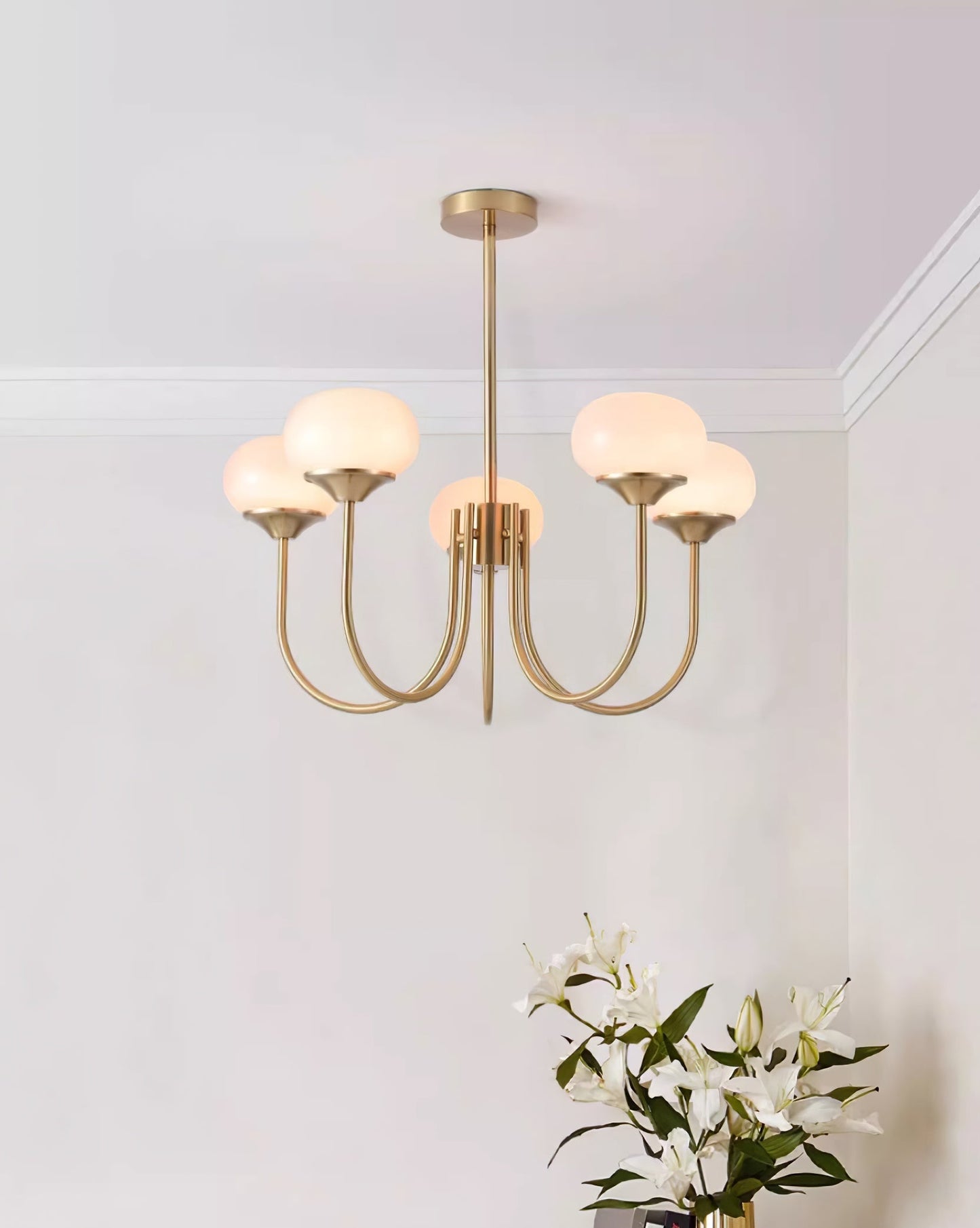 Glazen Kroonluchter Met Roze Witte Of Creme Bollen En Gouden Of Chromen Frame Moderne Design Kroonluchter Met 3 Of 5 Lichtpunten Voor Woonkamer En Eetkamer