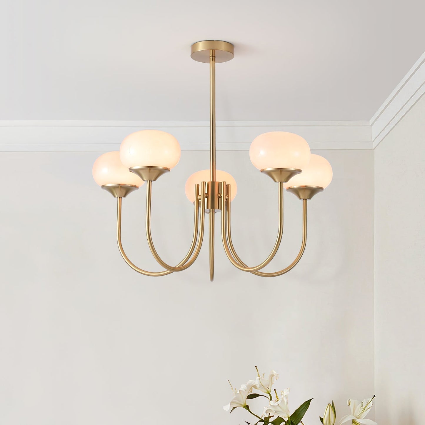 Glazen Kroonluchter Met Roze Witte Of Creme Bollen En Gouden Of Chromen Frame Moderne Design Kroonluchter Met 3 Of 5 Lichtpunten Voor Woonkamer En Eetkamer