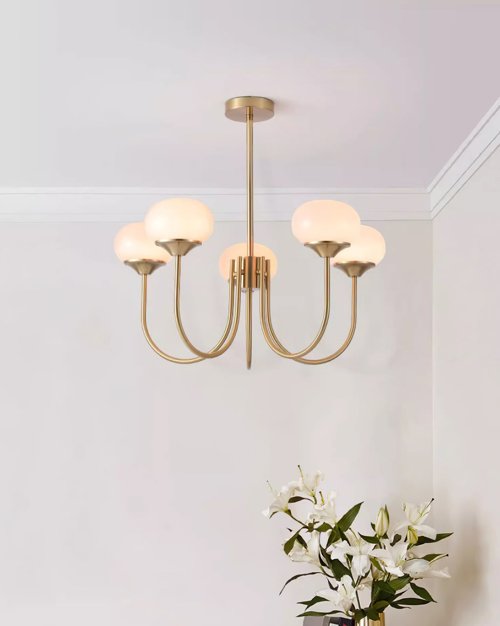Glazen Kroonluchter Met Roze Witte Of Creme Bollen En Gouden Of Chromen Frame Moderne Design Kroonluchter Met 3 Of 5 Lichtpunten Voor Woonkamer En Eetkamer