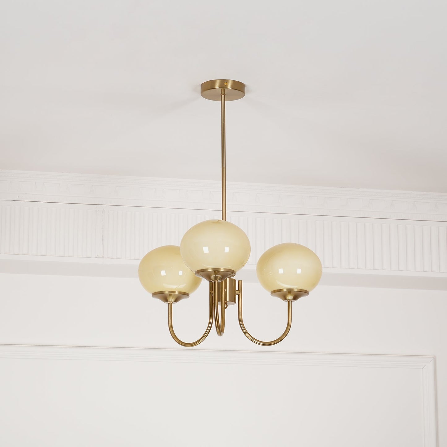 Glazen Kroonluchter Met Roze Witte Of Creme Bollen En Gouden Of Chromen Frame Moderne Design Kroonluchter Met 3 Of 5 Lichtpunten Voor Woonkamer En Eetkamer