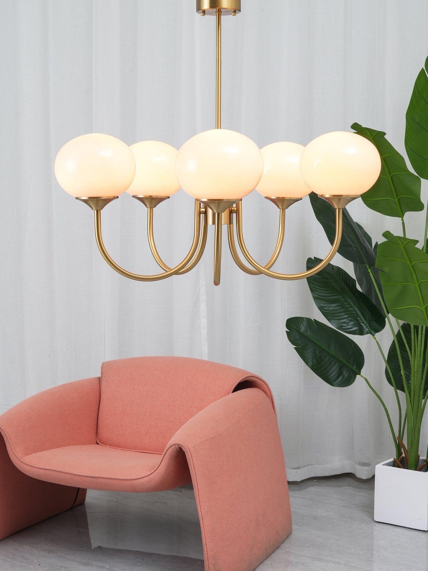 Glazen Kroonluchter Met Roze Witte Of Creme Bollen En Gouden Of Chromen Frame Moderne Design Kroonluchter Met 3 Of 5 Lichtpunten Voor Woonkamer En Eetkamer