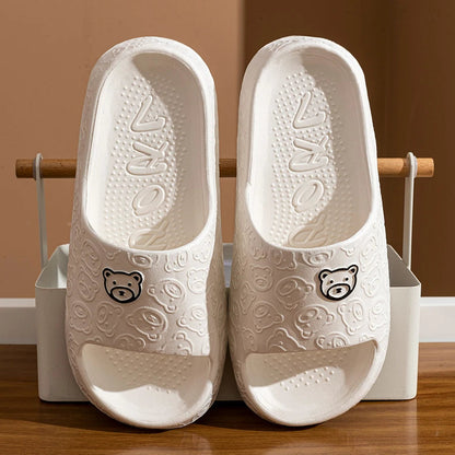 Pantoffels met Grappige Beer Cartoon Ontwerp